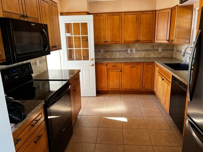 Photo - Oak Ridge 37830 - 3 bedroom, 1.5 bath home upstairs only with basement bonus room - Call Troy Ada...