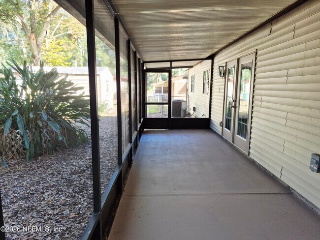 Photo - 604 Holly Ln