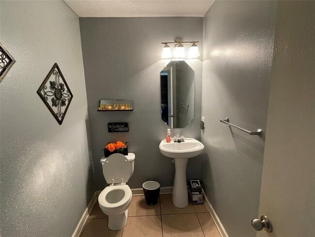 Photo - 9418 Fillmont Ln