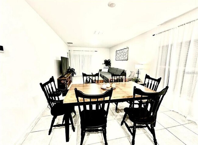 Photo - 1835 Weir Blvd