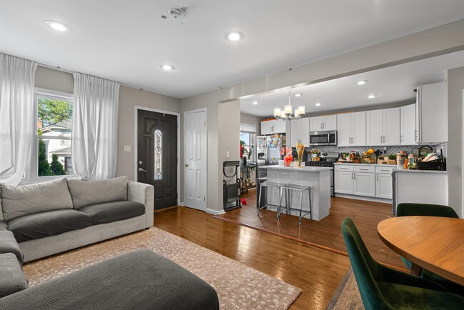 Photo - 1604 82nd St