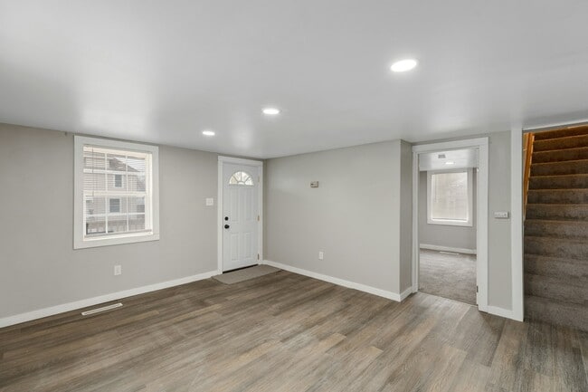 Photo - 733 Smith St