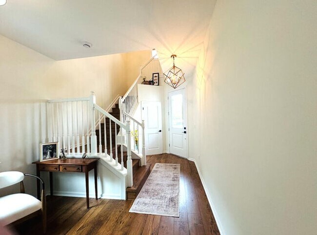 Photo - 16405 Capilano Ct