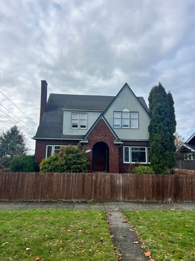 Building Photo - 2232 Rainier Ave Unit Main