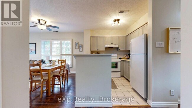 Photo - 337 Mariners Way Unité 8