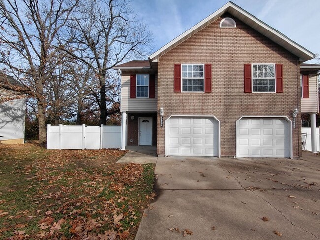 Building Photo - 22650 Hollow Oak Ln Unit 22650 Hollow Oak A