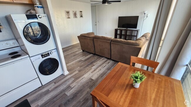Building Photo - 1702 Kewalo St Rental