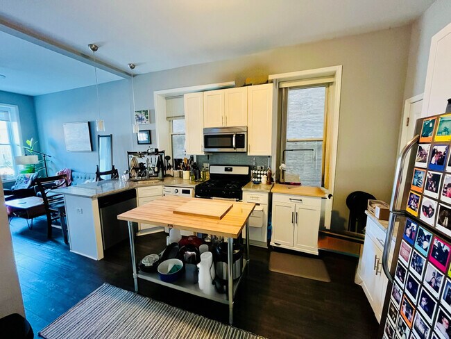 Photo - 1300 N Greenview Ave Unidad 2F