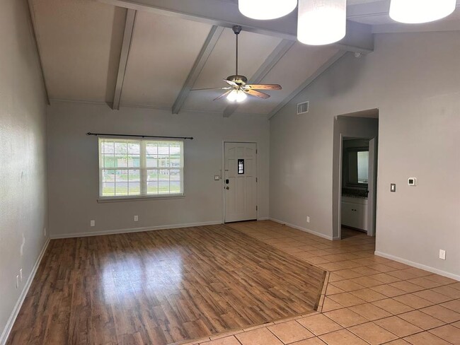 Photo - 110 Jones St