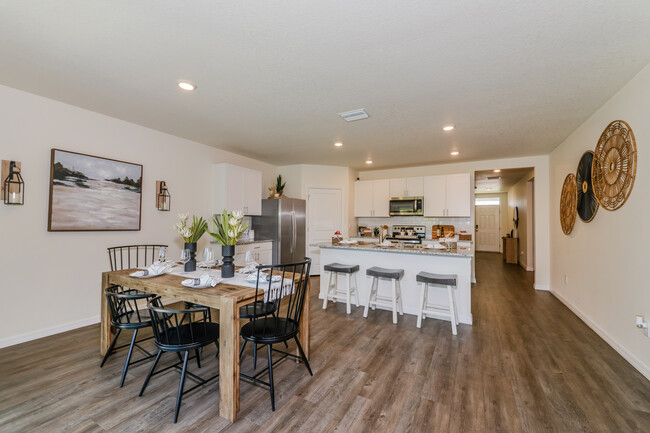 Model Home Dining Area - Grove Pointe Homes