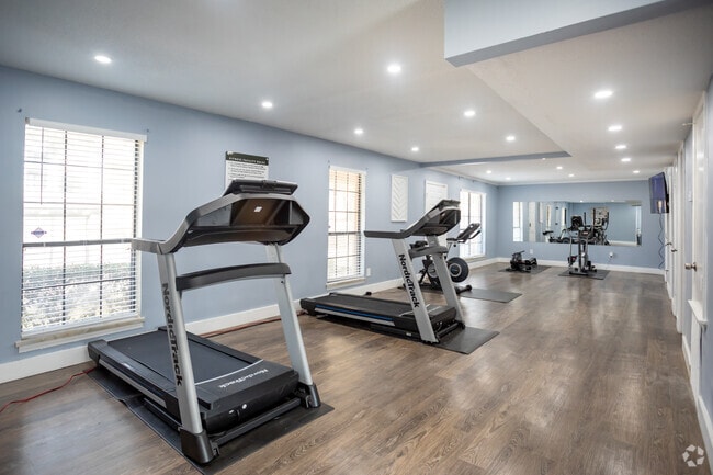 2 BR, 2 BA - 1040SF