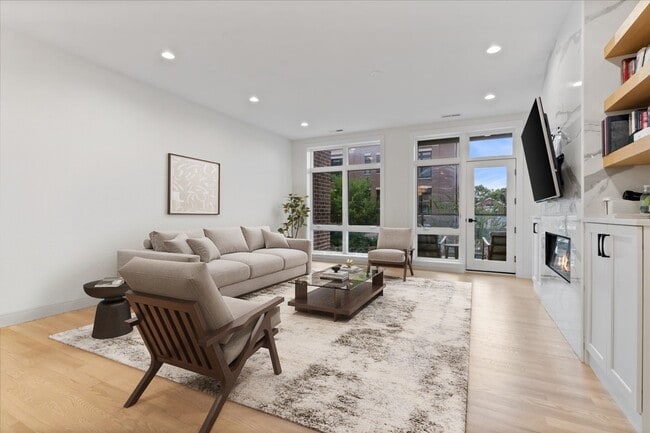 Photo - 1218 W Belmont Ave Unit 201