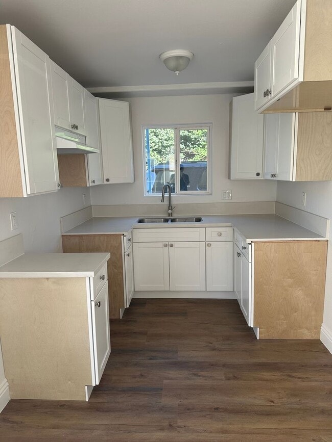 Photo - 1472-1472 E 21st St Unit 1472