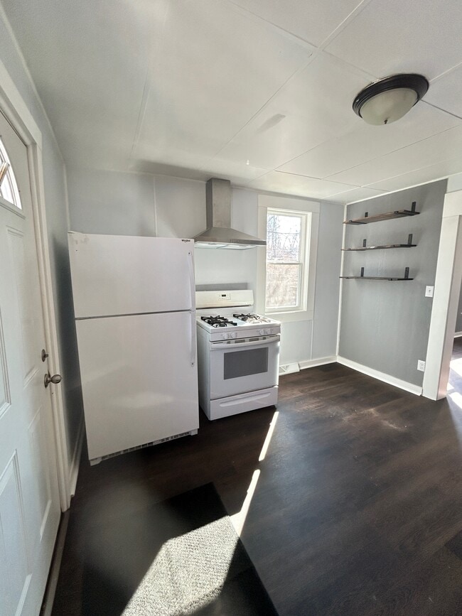 Photo - 389 E King St