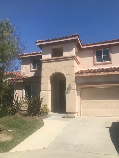 Building Photo - Incredible 5 Bed 2.5 Bath House Located In San Marcos