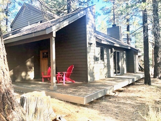 Building Photo - Sunriver Retreat - 2 Cedar Lane Rental