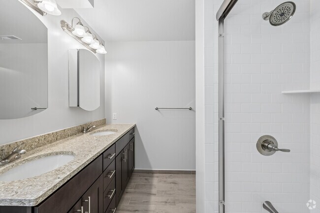 2BR, 2BA - 872SF - Second Bathroom