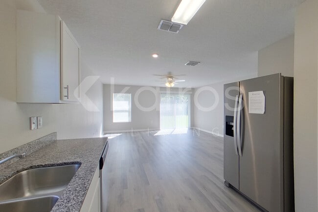 Photo - 287 Parkview Dr