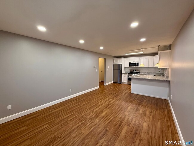 Photo - 1168 Main St Unit B6