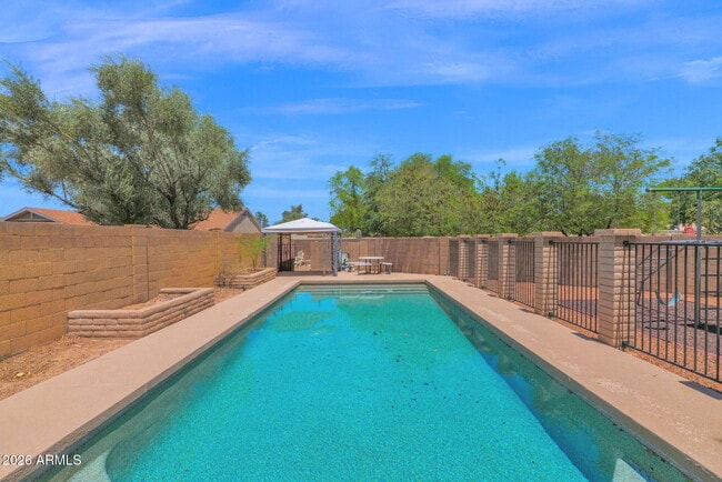 Photo - 360 S Pineview Dr