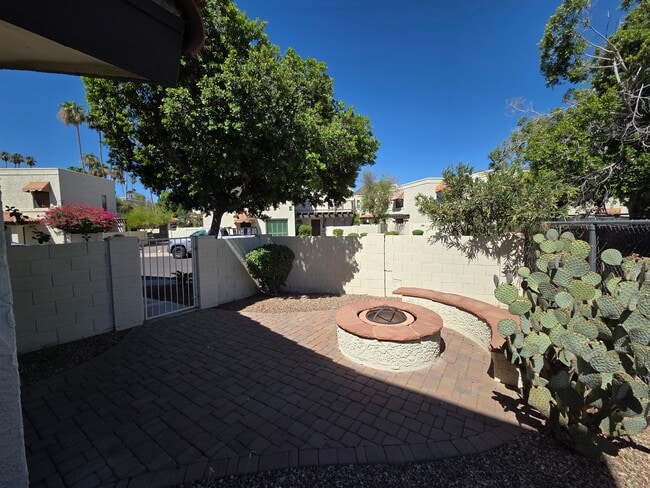 Photo - 1809 E Frier Dr