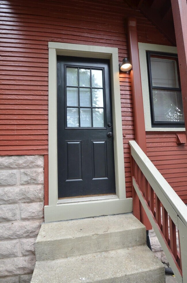 Photo - 301 W 5th Ave Unit Rear