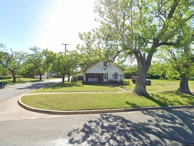Building Photo - 1300 N Grand Ave
