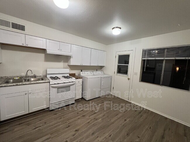 2219 E Dortha Ave Unit 2