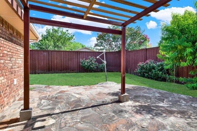 Photo - 925 Lombardy Dr