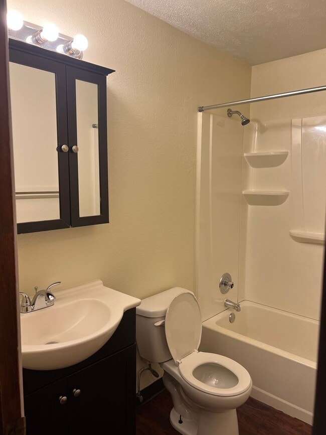 Photo - 3679 Oakview Dr