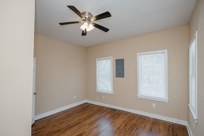 Renovated 2 Bed 2 Bath Charleston Victorian Home