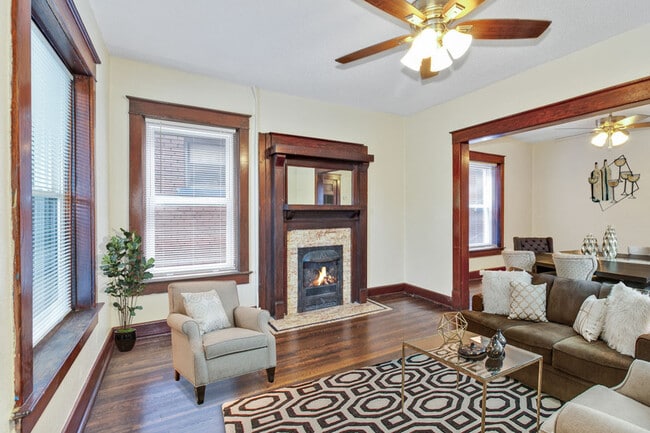 Photo - 2710 Holmes St