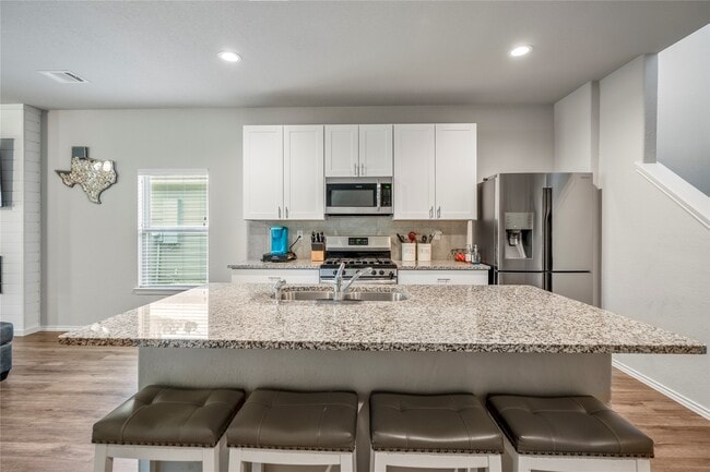 Photo - 210 Bellewood Mnr Dr