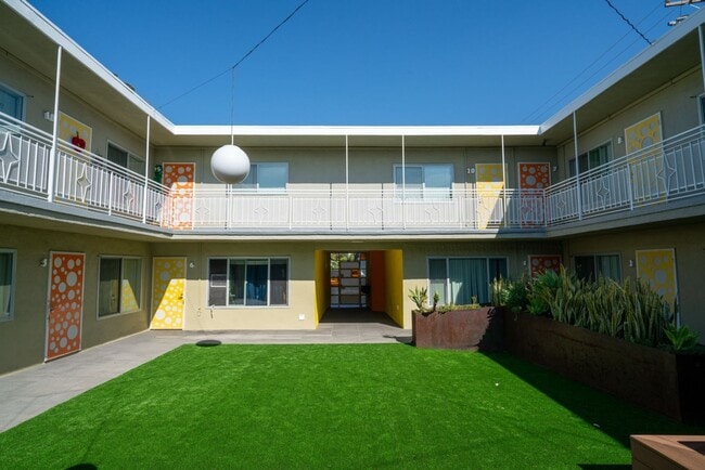 Photo - 210 E 29th St Unidad 12