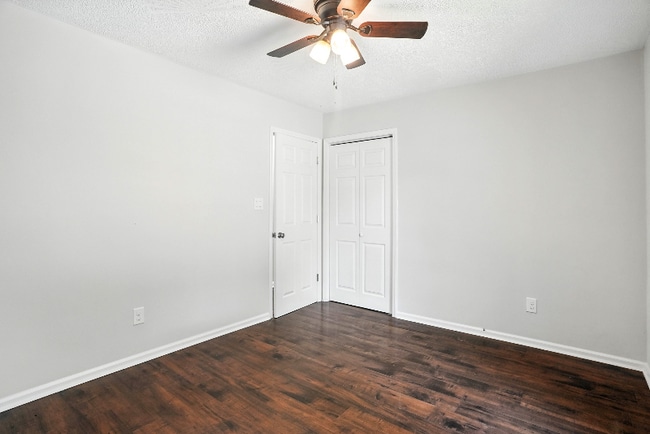Photo - 1166 E Lois Ct