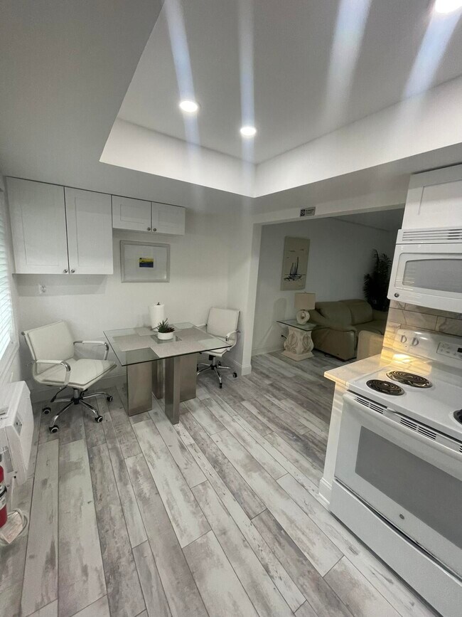 Photo - 209 SE 6th St Unit 10