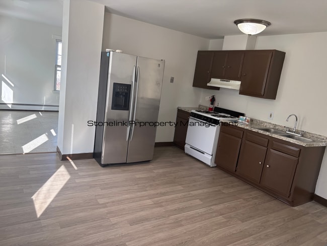 Photo - 220 Cross St Unit 2