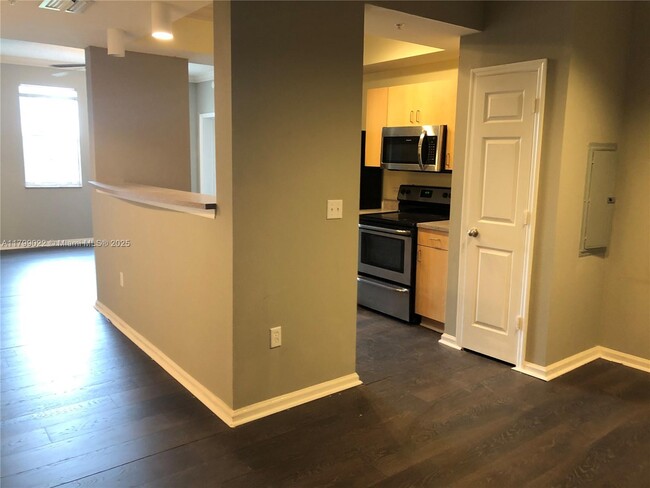 Photo - 533 NE 3rd Ave Unidad 418 Rental
