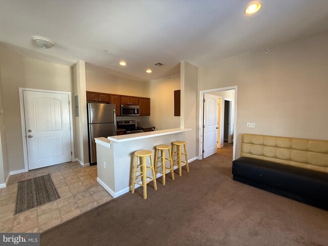 Building Photo - 2 S 3rd St Unit 1