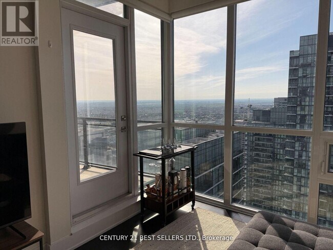 Photo - 510 Curran Place Unit 4206-Lph06