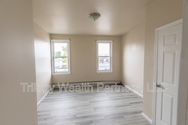 Photo - 154 Taylor St