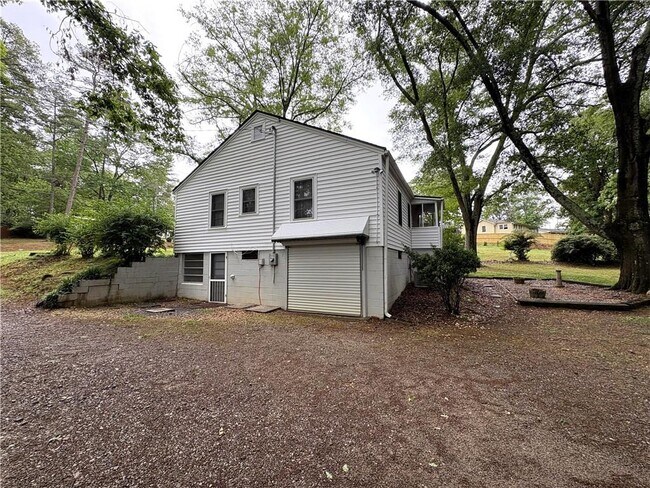 Photo - 1391 Enota Ave NE