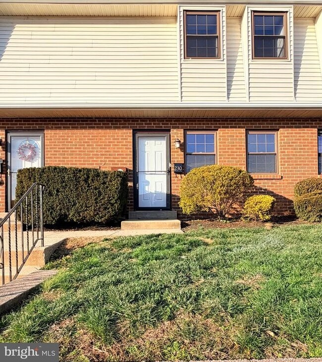 Photo - 230 Holly Dr