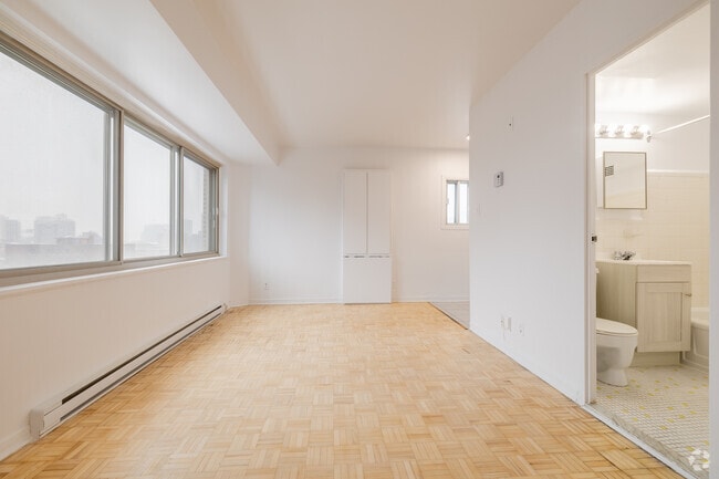 Interior Photo - 500 Av Des Pins O