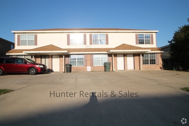 Building Photo - Updated 3-Bedroom, 2-Bath Townhome with Do...