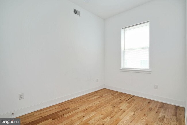 Photo - 144 W Wildey St
