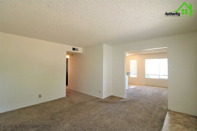 Photo - 900 Jamieson Ct Unit 4