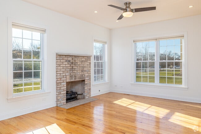 E Style - Family Room