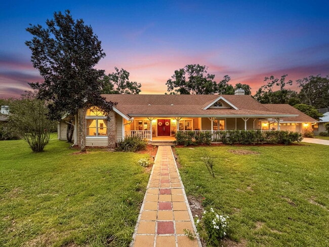 "Spacious 4-Bedroom Oasis in Tarpon Springs – 3,259 Sq Ft of Comfort and Style!"
