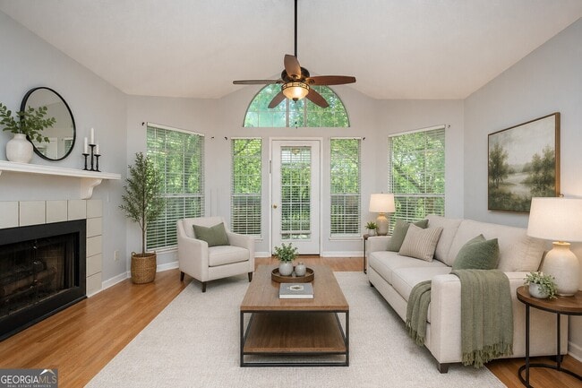 Photo - 915 Wentworth Ct
